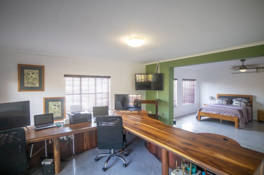5 Bedroom Property for Sale in Safari Gardens North West